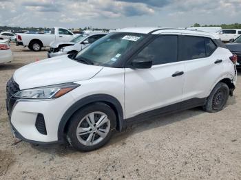  Salvage Nissan Kicks