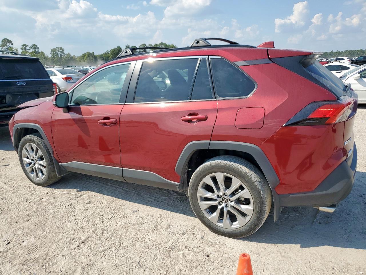 Toyota RAV4 Xle Premium Image 3