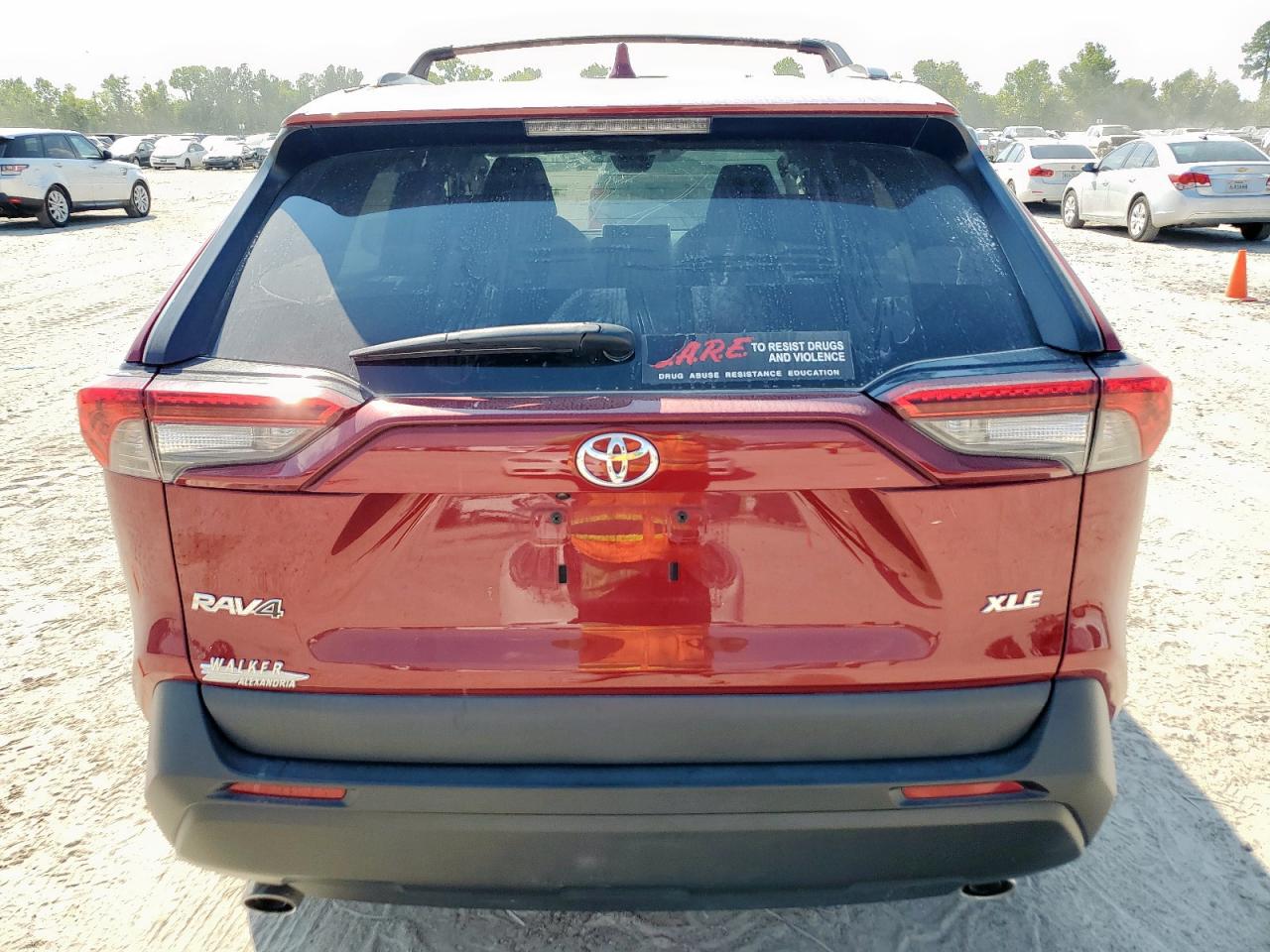 Toyota RAV4 Xle Premium Image 8