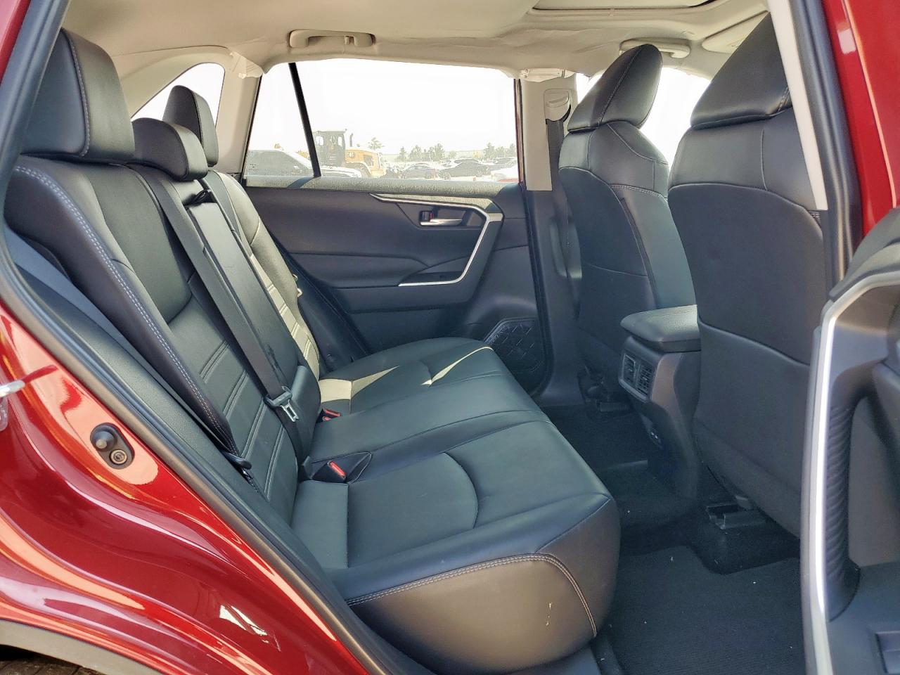 Toyota RAV4 Xle Premium Image 11