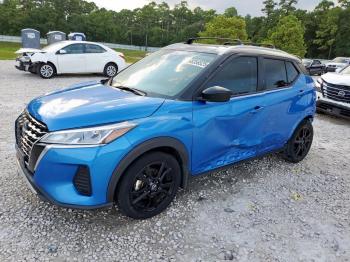  Salvage Nissan Kicks