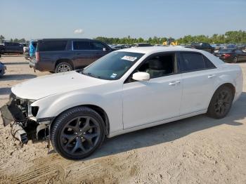  Salvage Chrysler 300