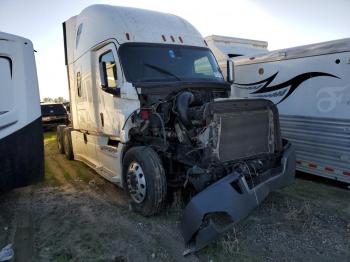  Salvage Freightliner Cascadia 1