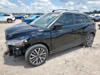  Salvage Nissan Kicks