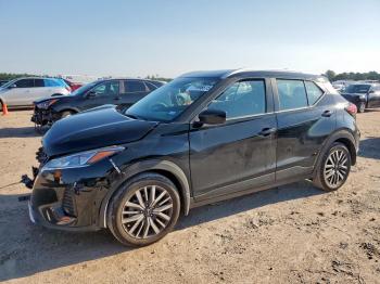  Salvage Nissan Kicks