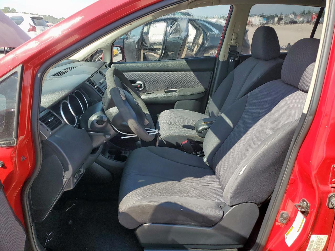 Nissan Versa S Image 3