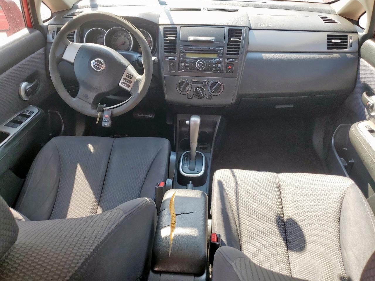 Nissan Versa S Image 8