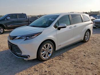  Salvage Toyota Sienna