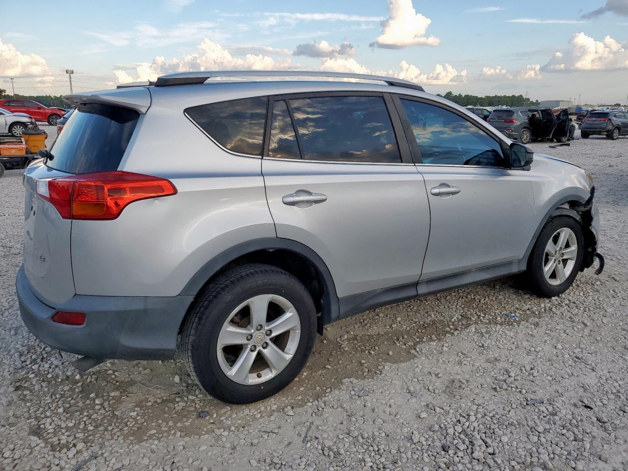 Toyota RAV4 Le Image 5