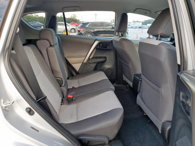 Toyota RAV4 Le Image 4