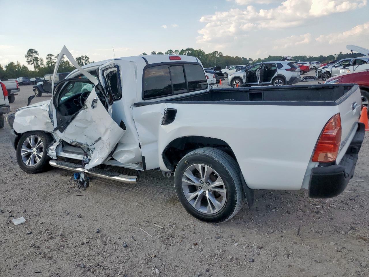 Toyota Tacoma Access Cab Image 9