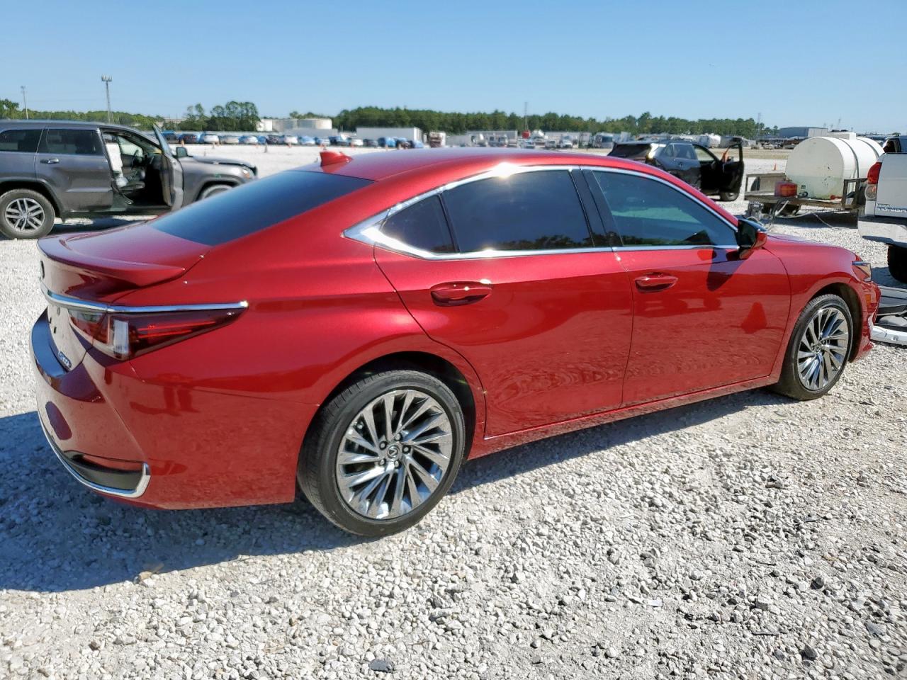 Lexus Es 300h Base Image 2