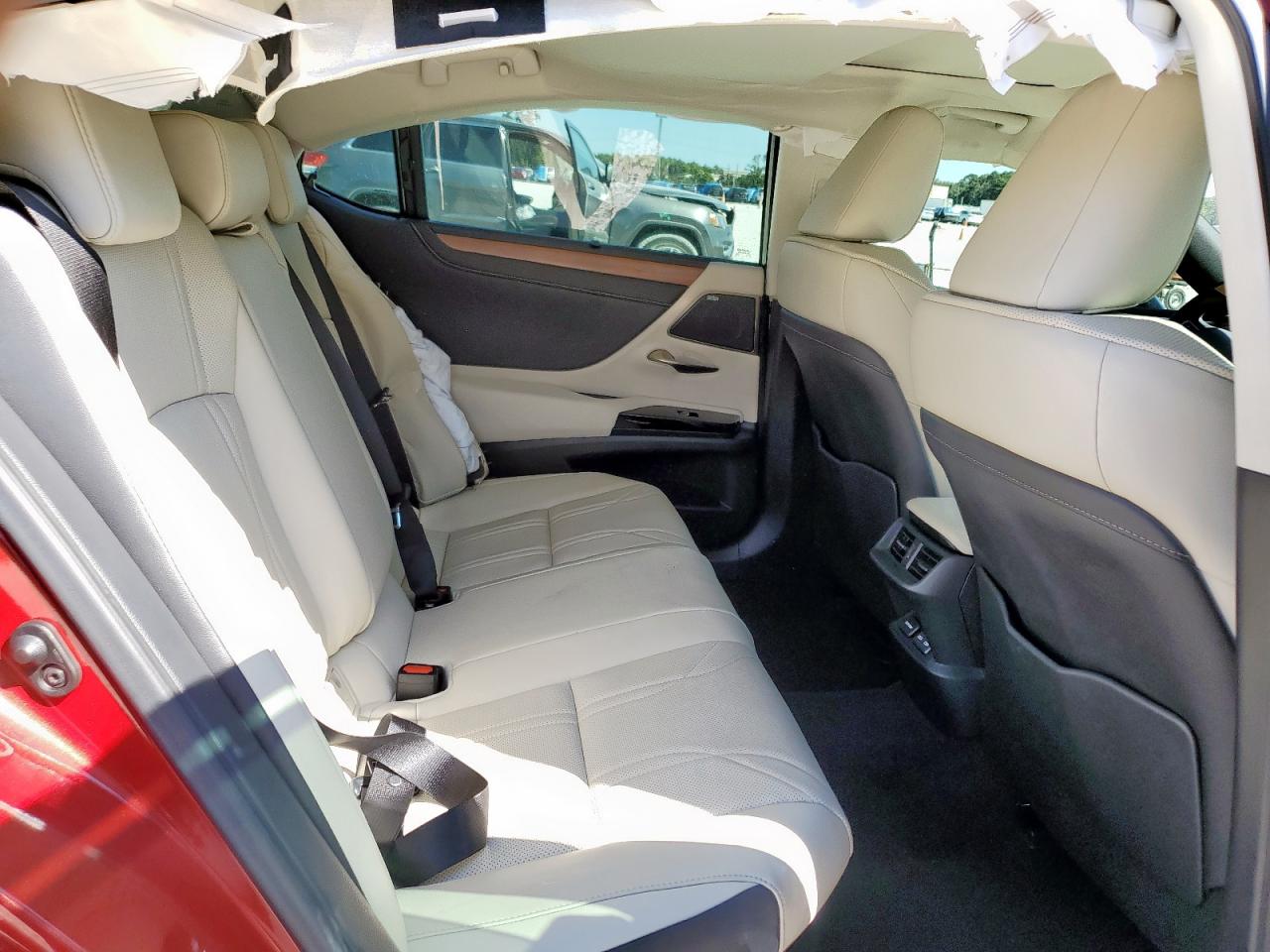 Lexus Es 300h Base Image 7