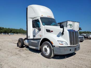  Salvage Peterbilt 579