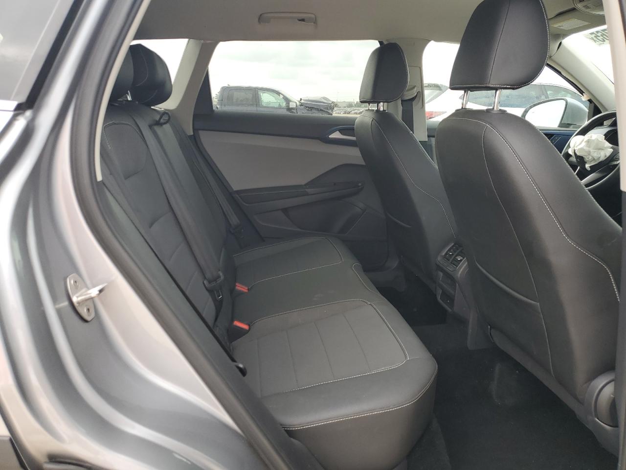 Volkswagen Taos Se Image 2