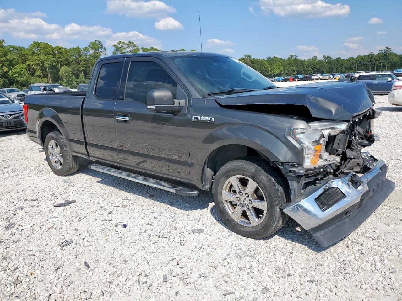 Ford F-150 Super Cab Image 5