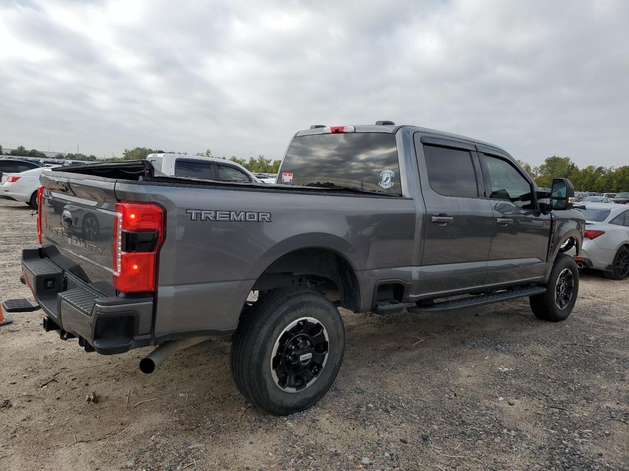 Ford F-350 Super Duty Image 2