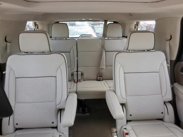 GMC Yukon Denali Image 7