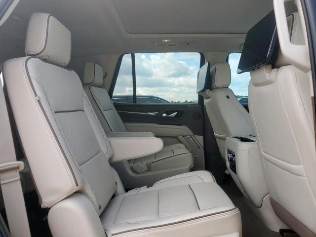 GMC Yukon Denali Image 4