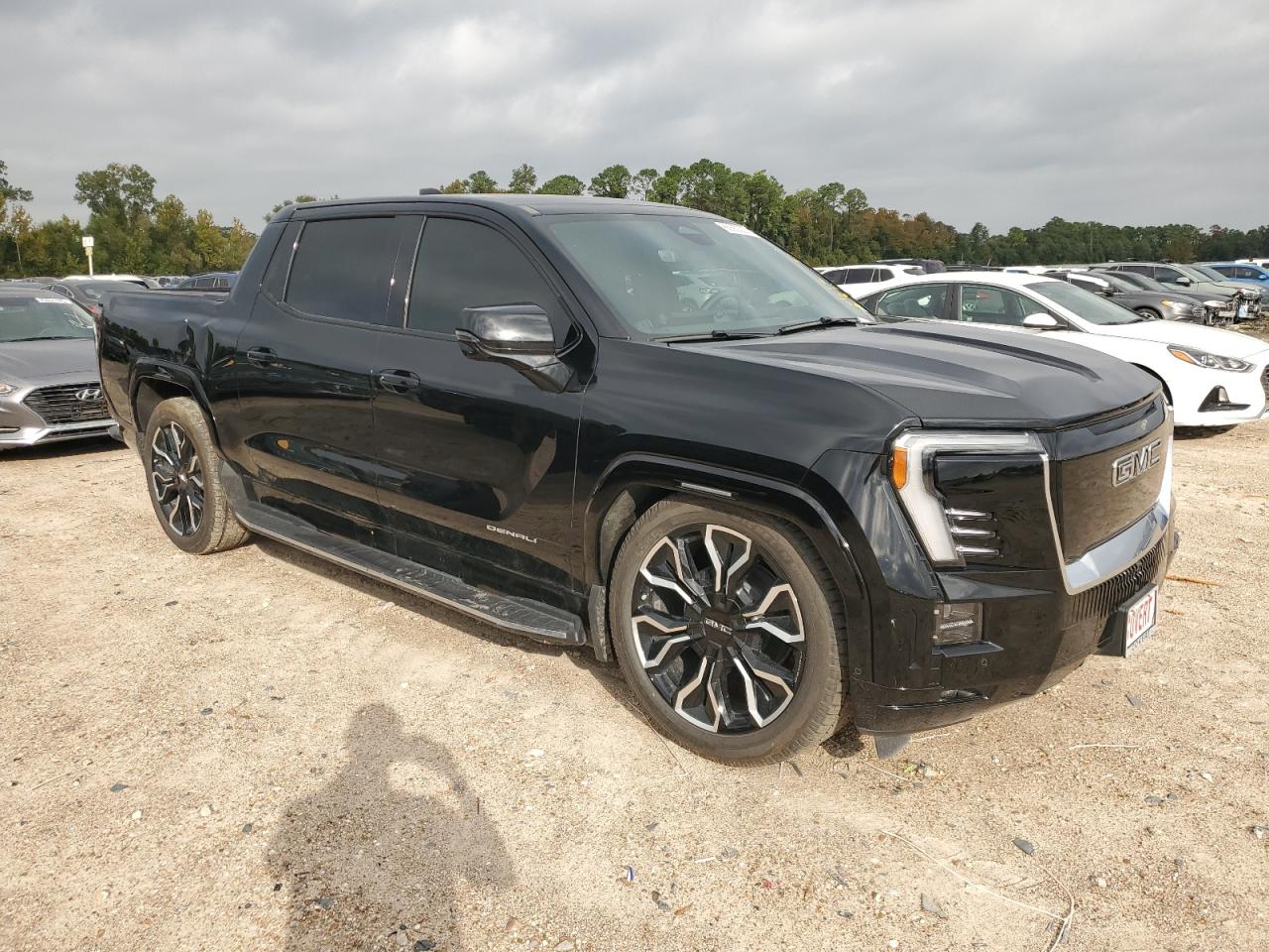 GMC Sierra Denali Image 4