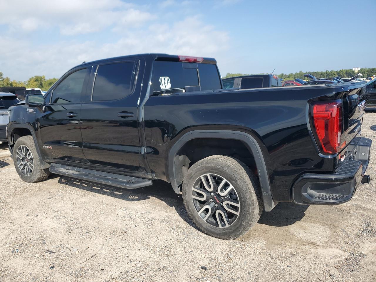GMC Sierra K1500 At4 Image 2