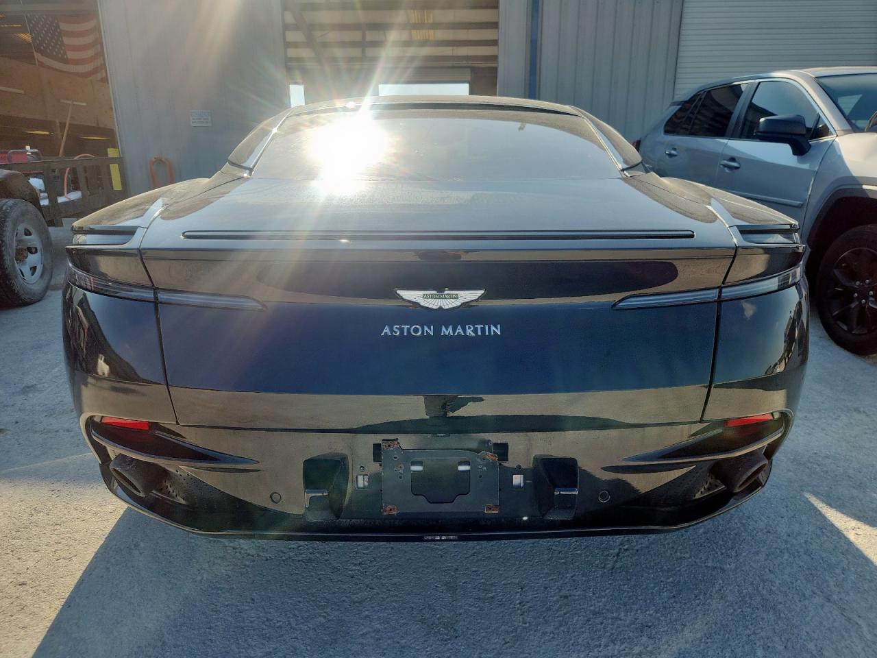 Aston Martin DB11 Image 4