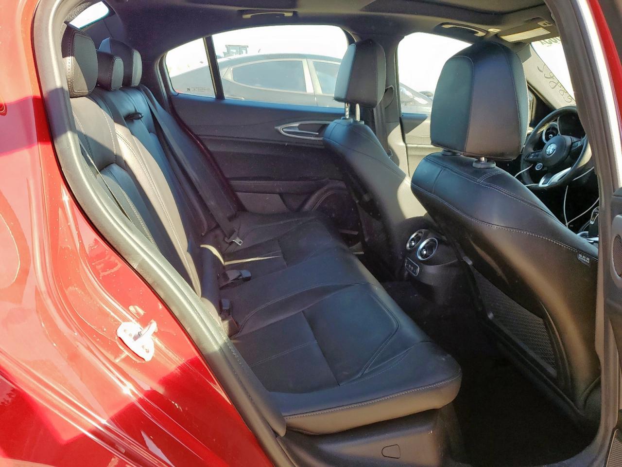 Alfa Romeo Giulia Ti Image 10