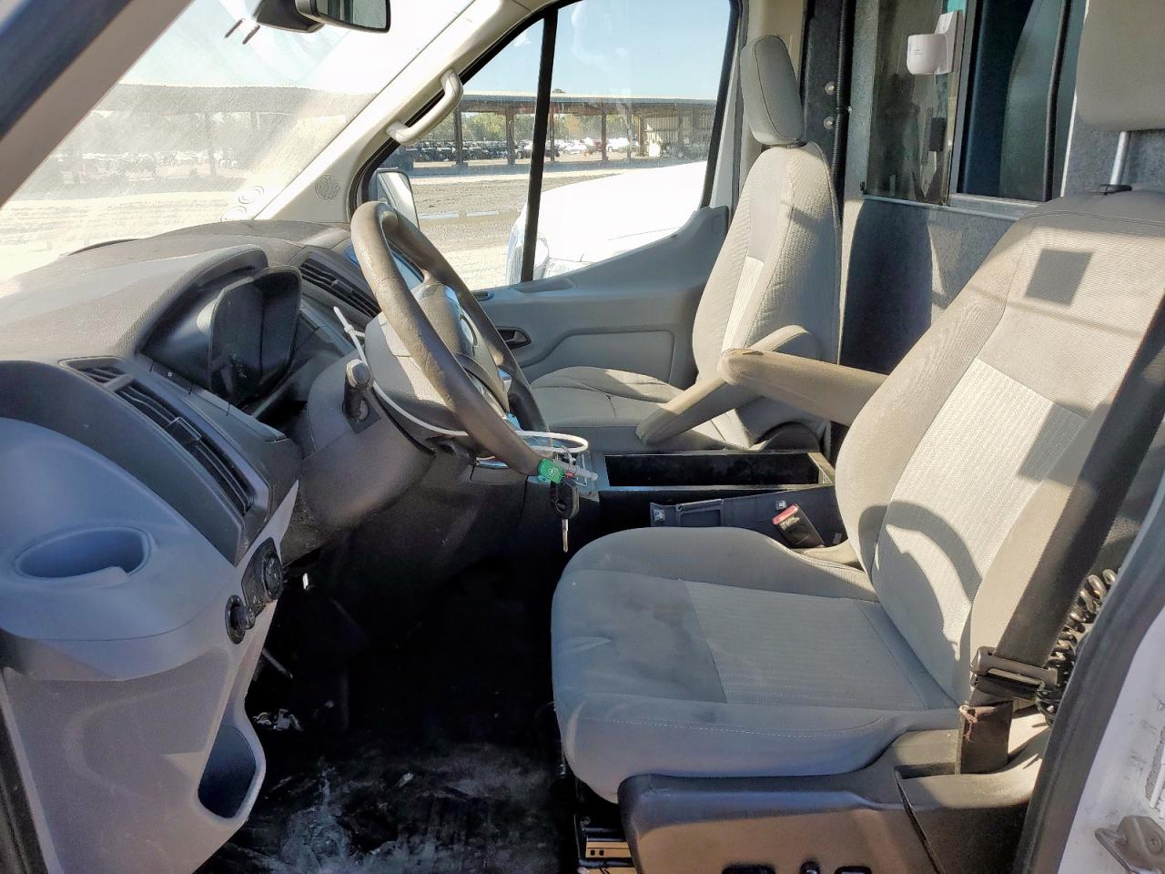 Ford Transit T-250 Image 6