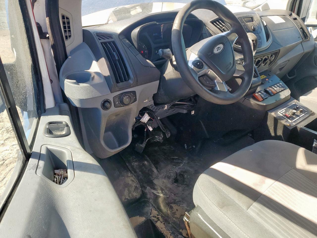 Ford Transit T-250 Image 7