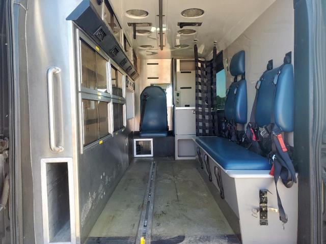 Ford Transit T-250 Image 12