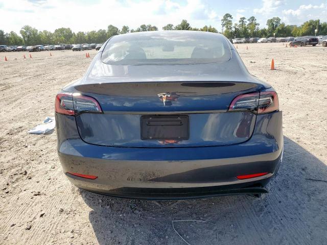 Tesla Model 3 Image 5
