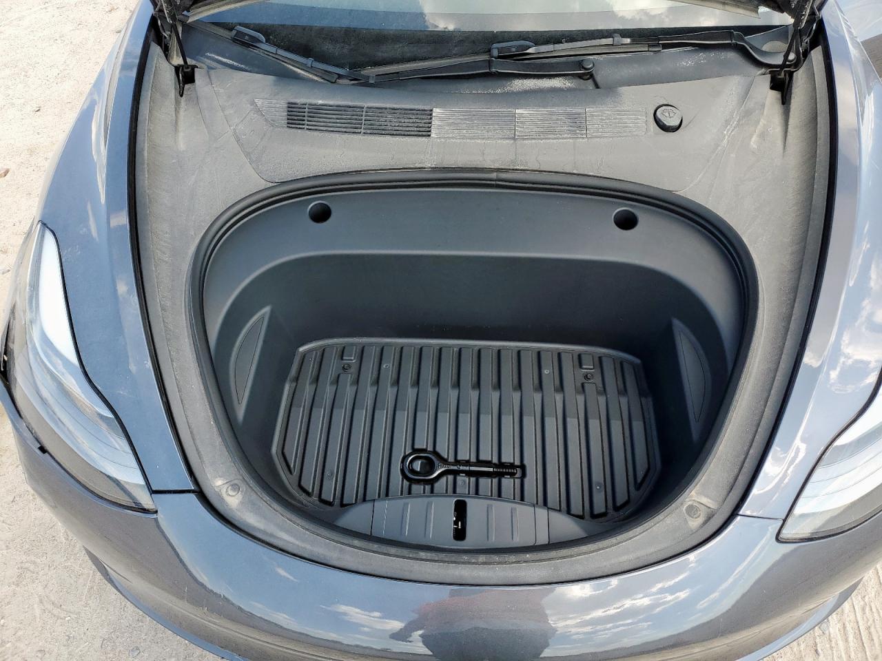 Tesla Model 3 Image 8