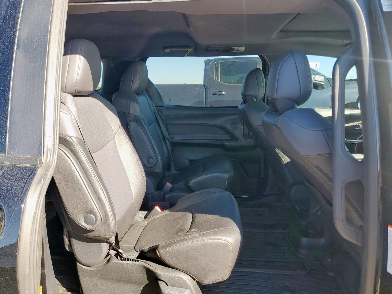 Toyota Sienna Xse Image 11