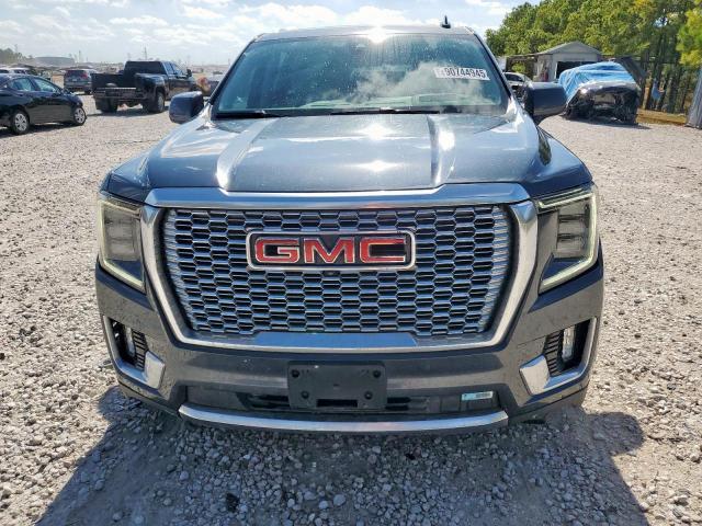 GMC Yukon Denali Image 7