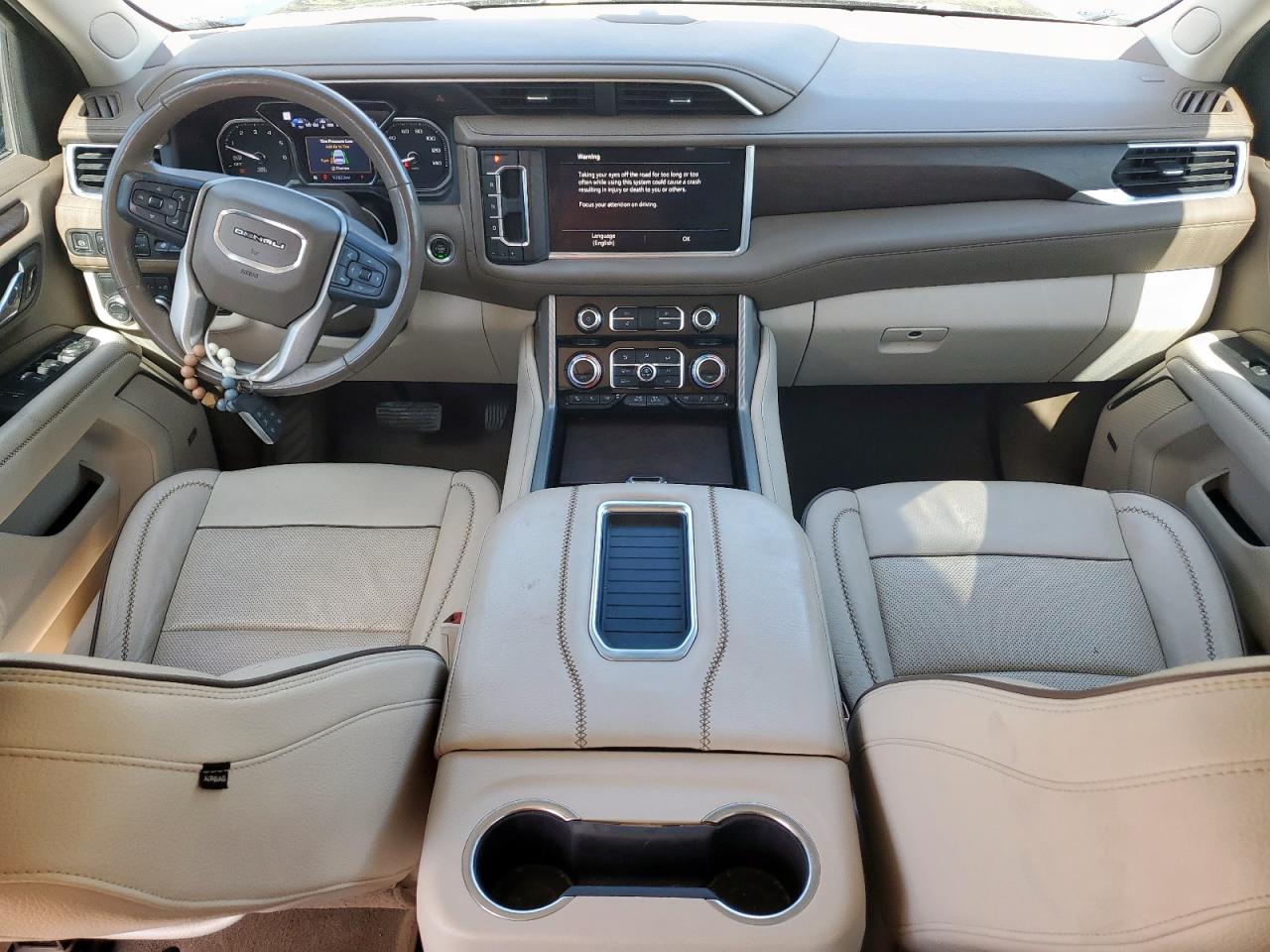 GMC Yukon Denali Image 6