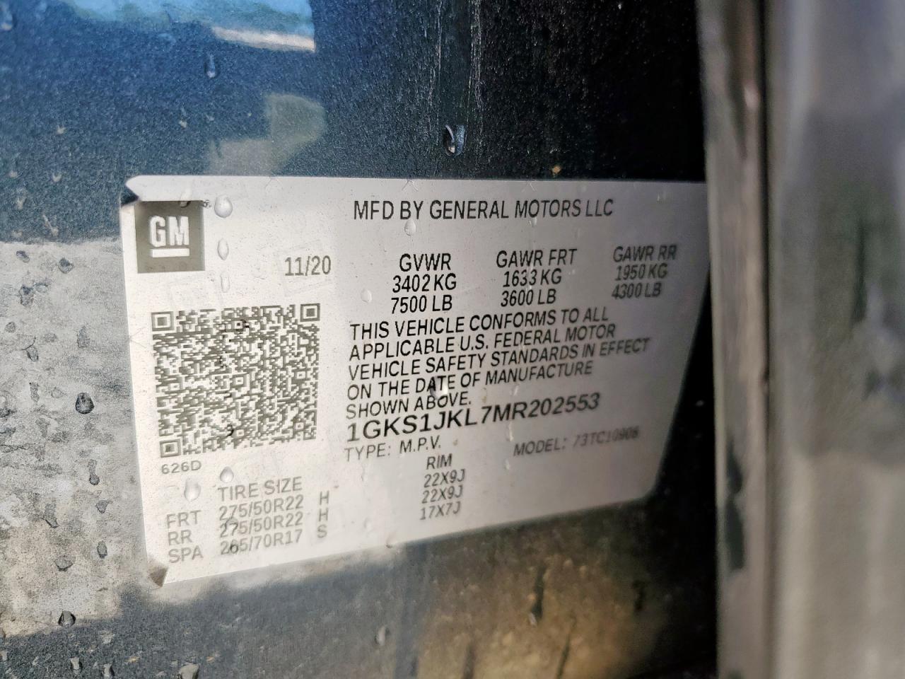 GMC Yukon Denali Image 11