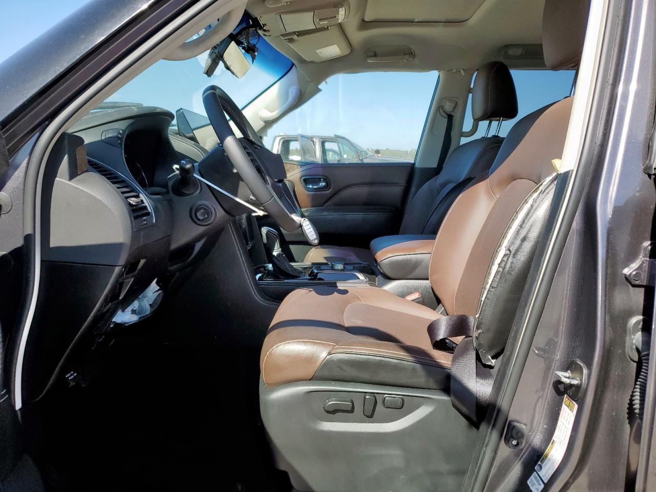 INFINITI Qx Luxe Image 2