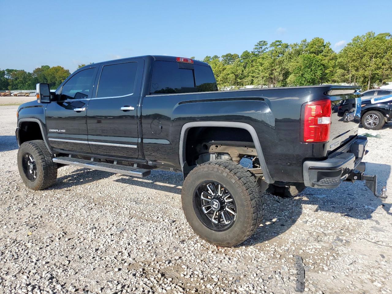 GMC Sierra K2500 Denali Image 5