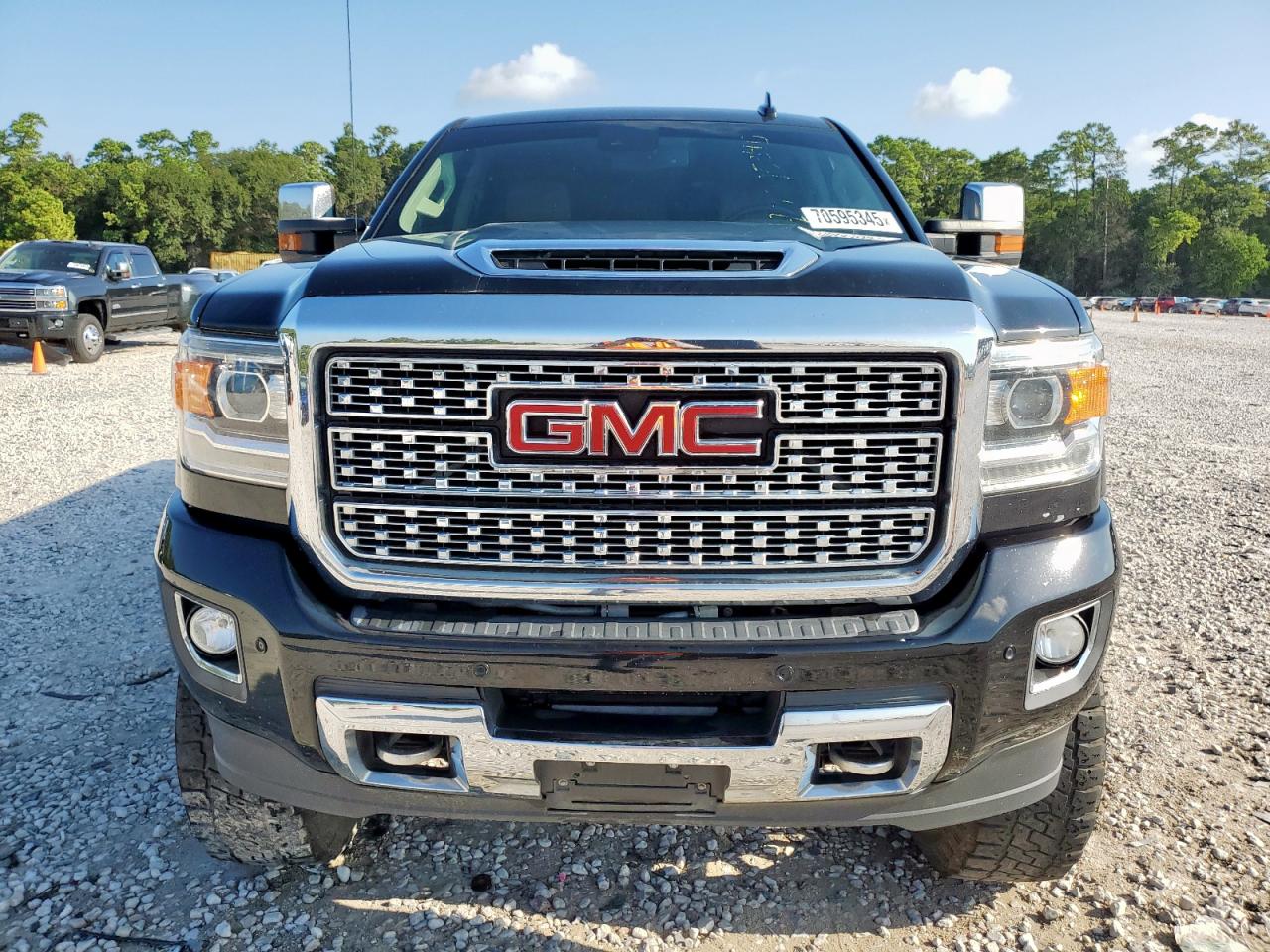 GMC Sierra K2500 Denali Image 11