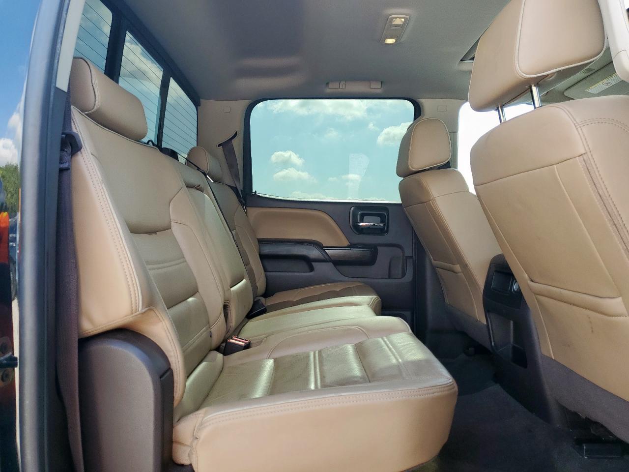 GMC Sierra K2500 Denali Image 9