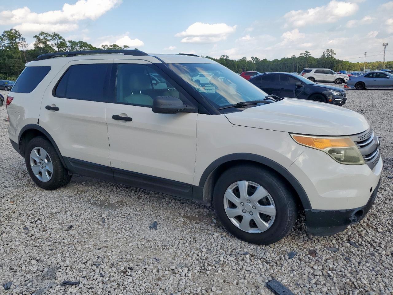 Ford Explorer Image 13