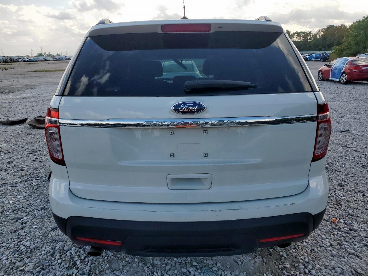 Ford Explorer Image 7