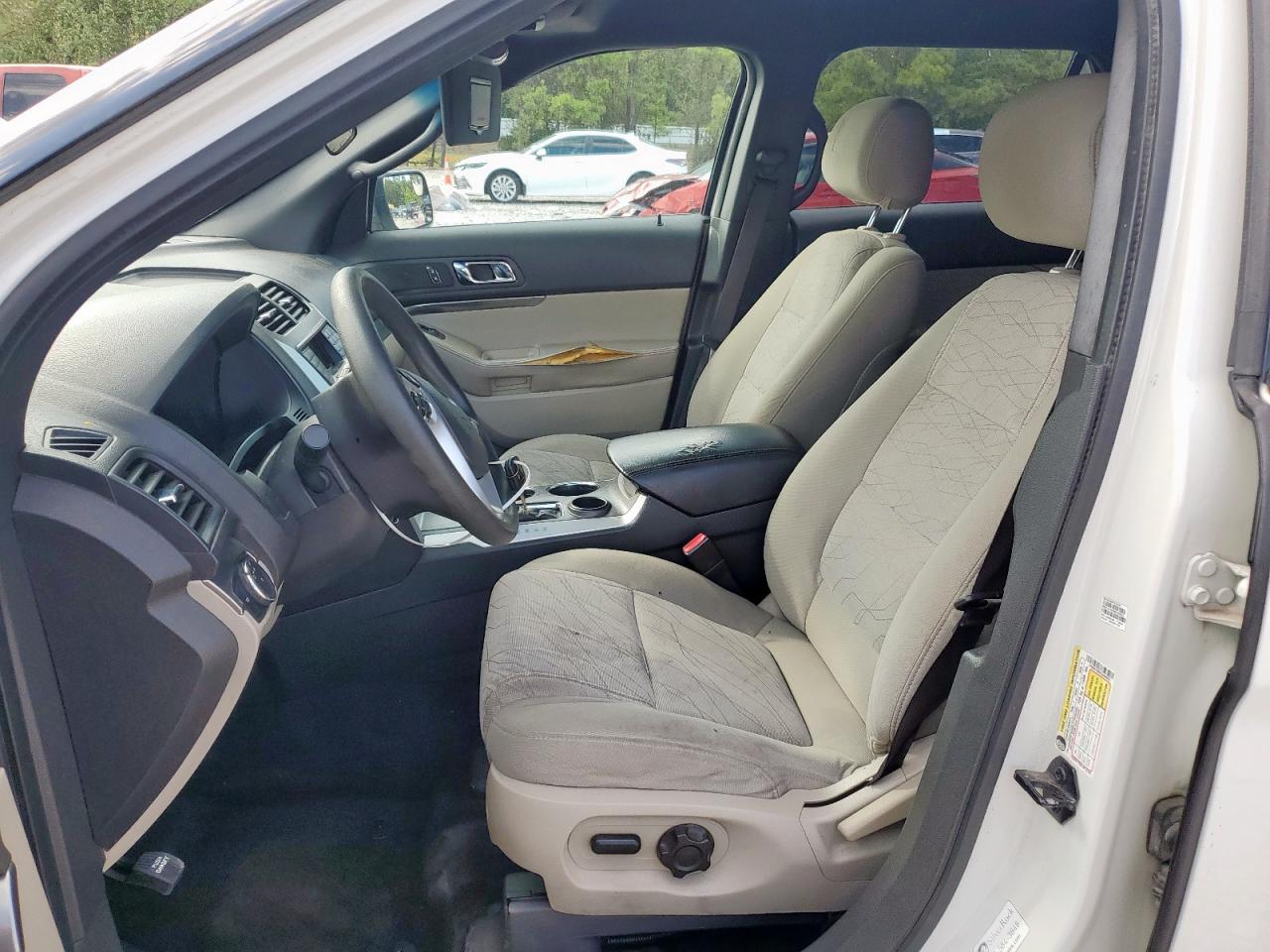 Ford Explorer Image 9