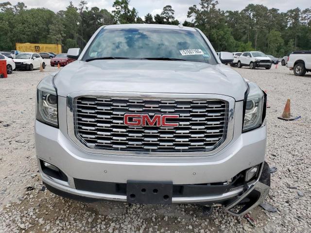 GMC Yukon Denali Image 11