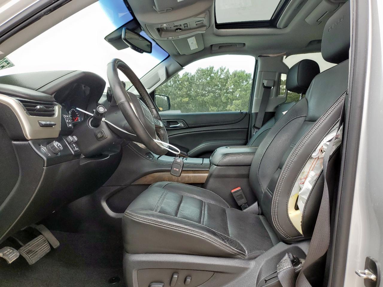 GMC Yukon Denali Image 2