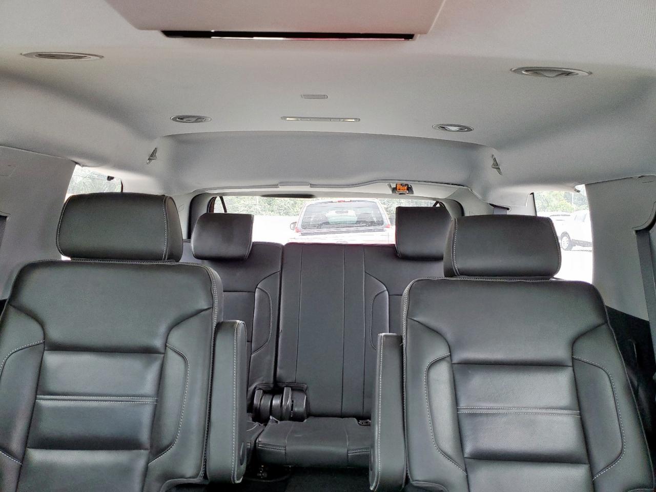 GMC Yukon Denali Image 8