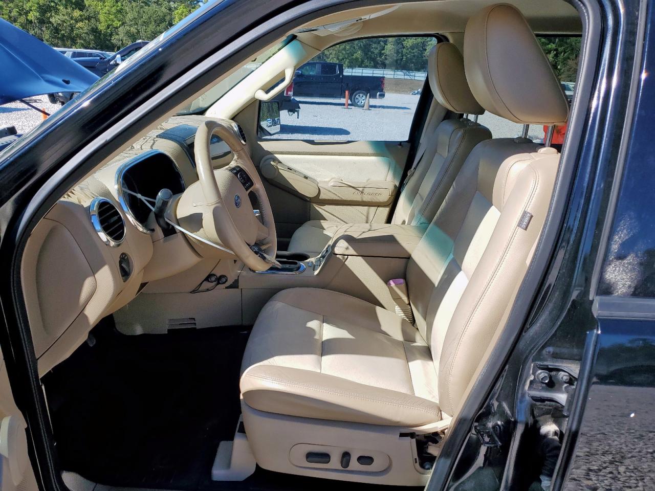 Ford Explorer Limited Image 10