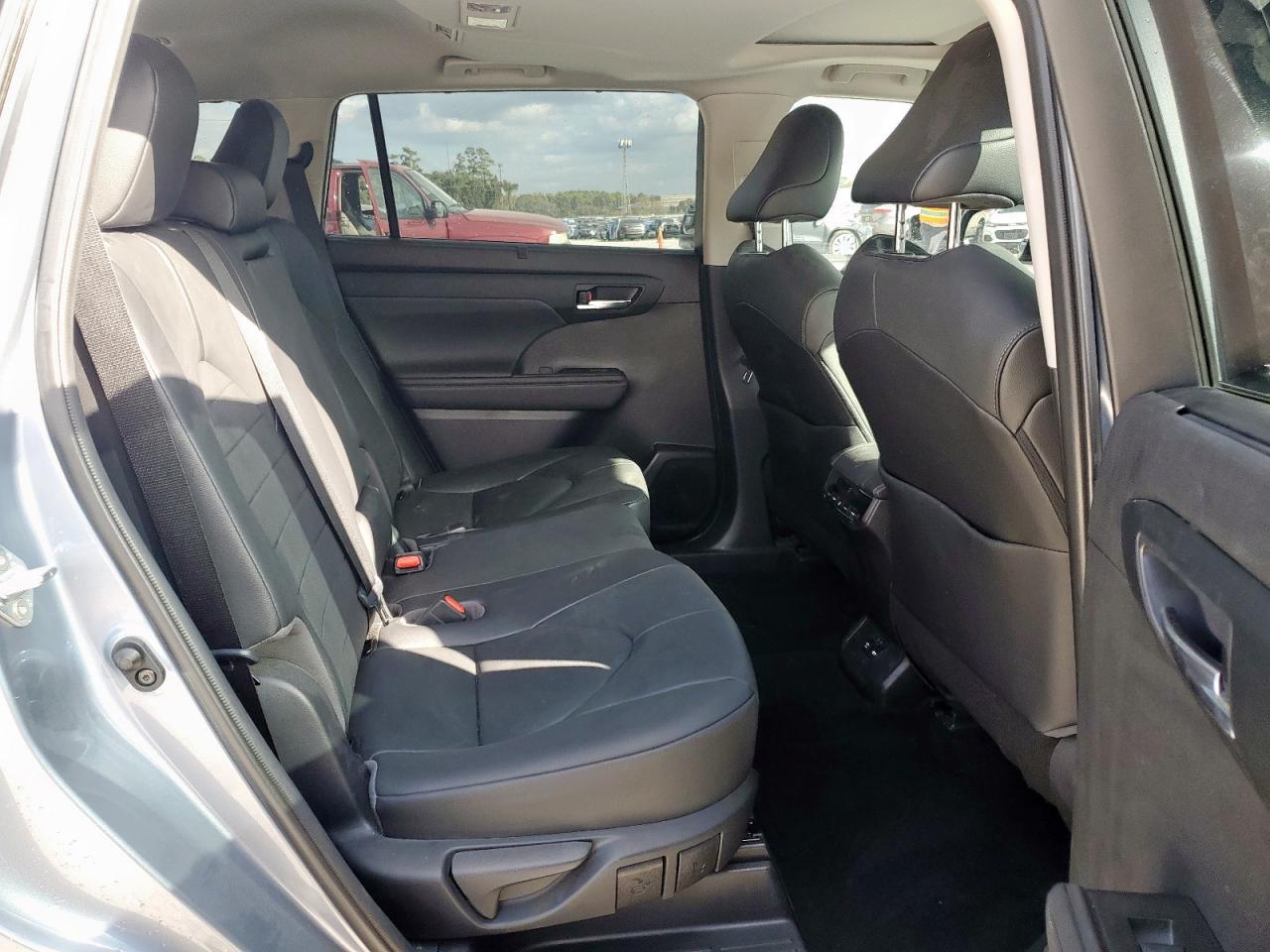 Toyota Highlander Xle Image 6