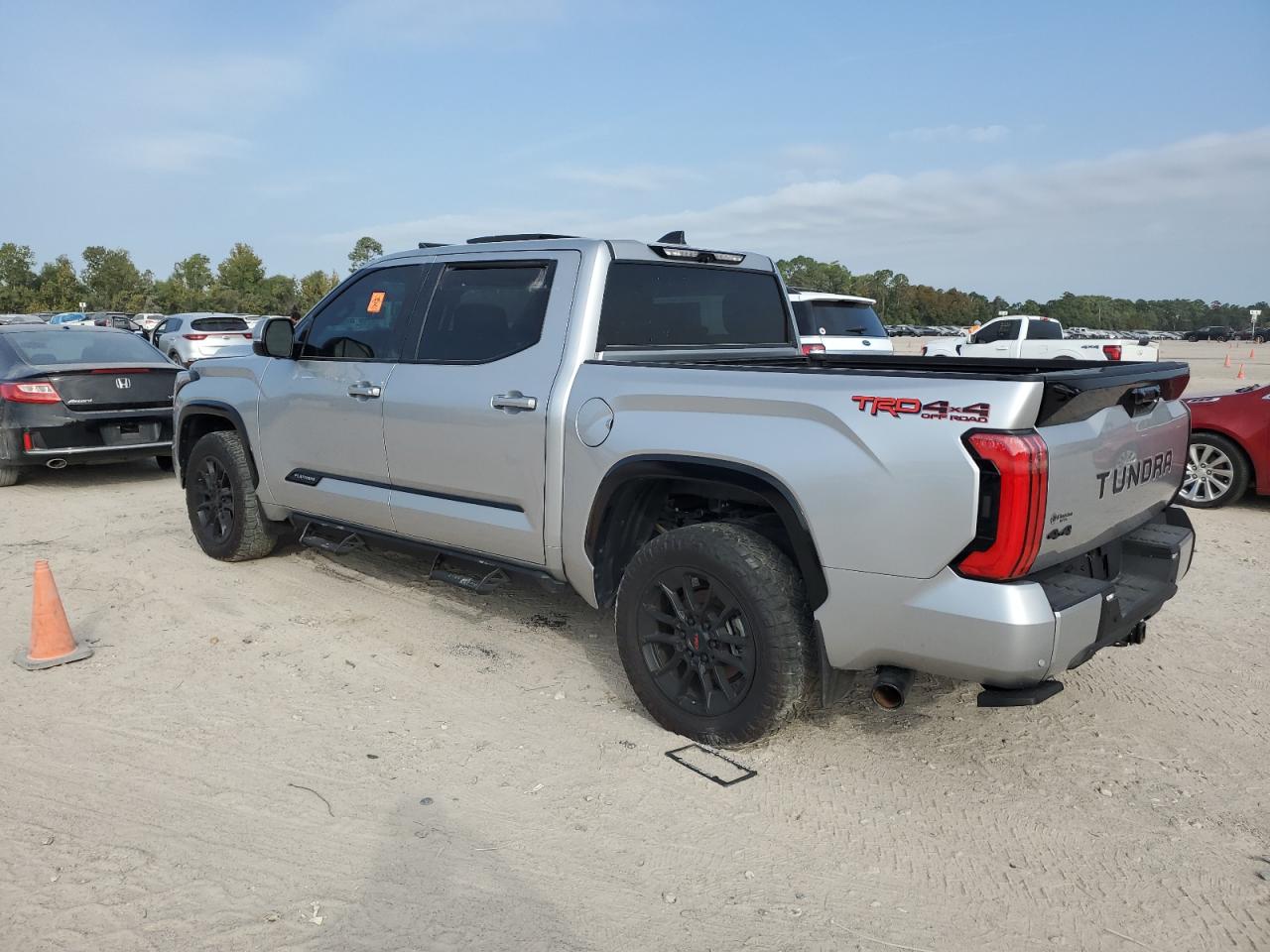 Toyota Tundra Crewmax Limited Image 3
