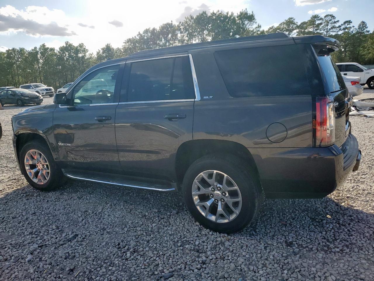 GMC Yukon Slt Image 2